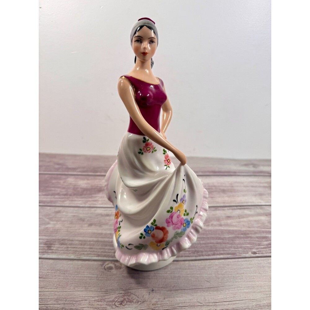 Vintage Royal Dux Spanish Dancer 10"‎ Tall Porcelain 22179 Czech Republic 1990s